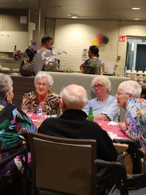 tafel luistert en praat